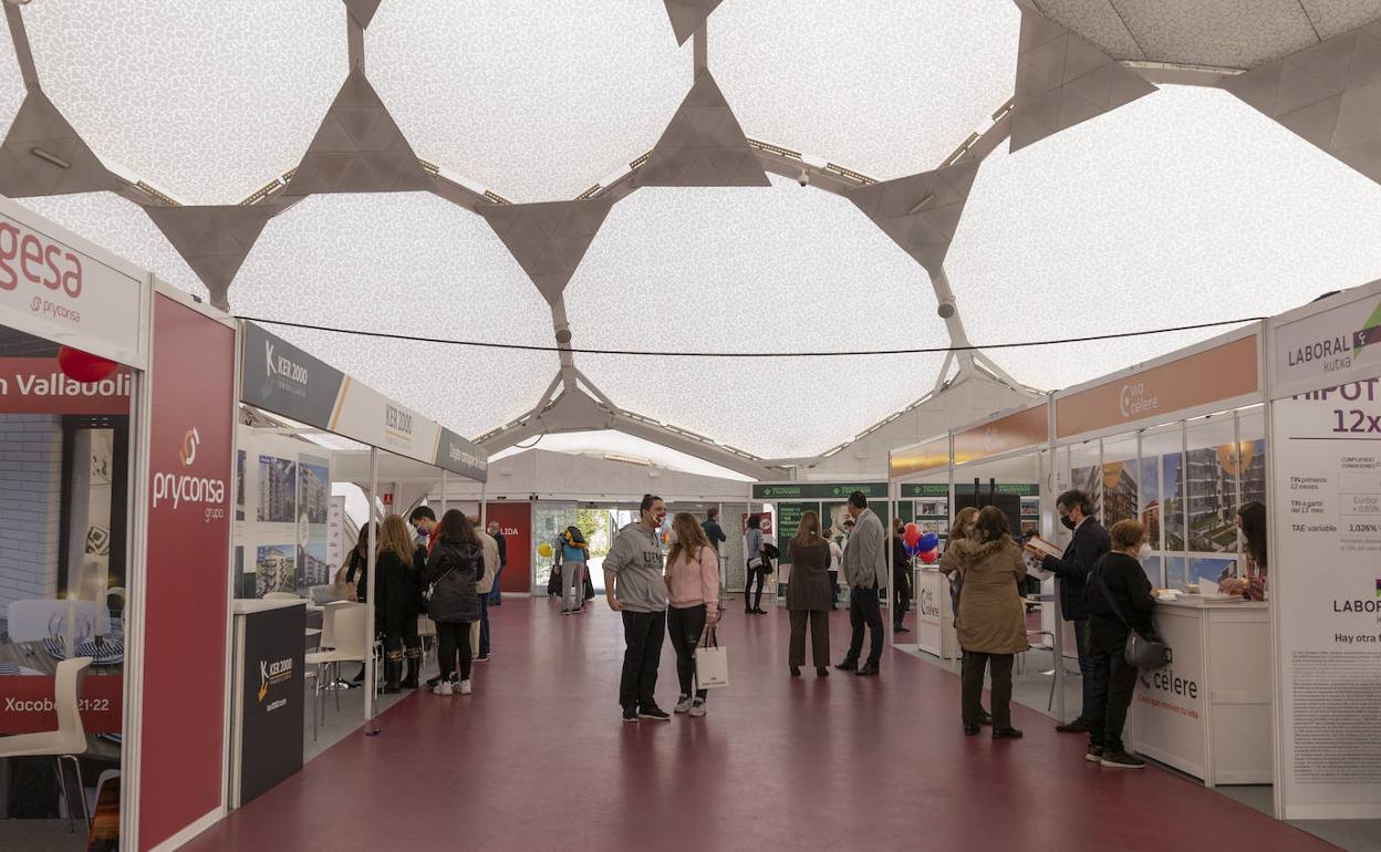 Acceso a pie y en coche por el Polideportivo Huerta del Rey