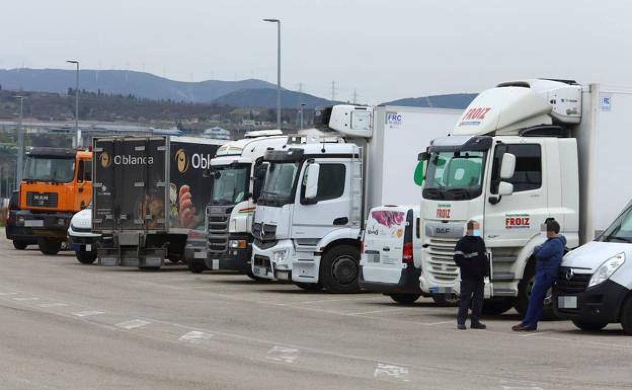 Camioneros, retenidos por los piquetes en Ponferrada. 