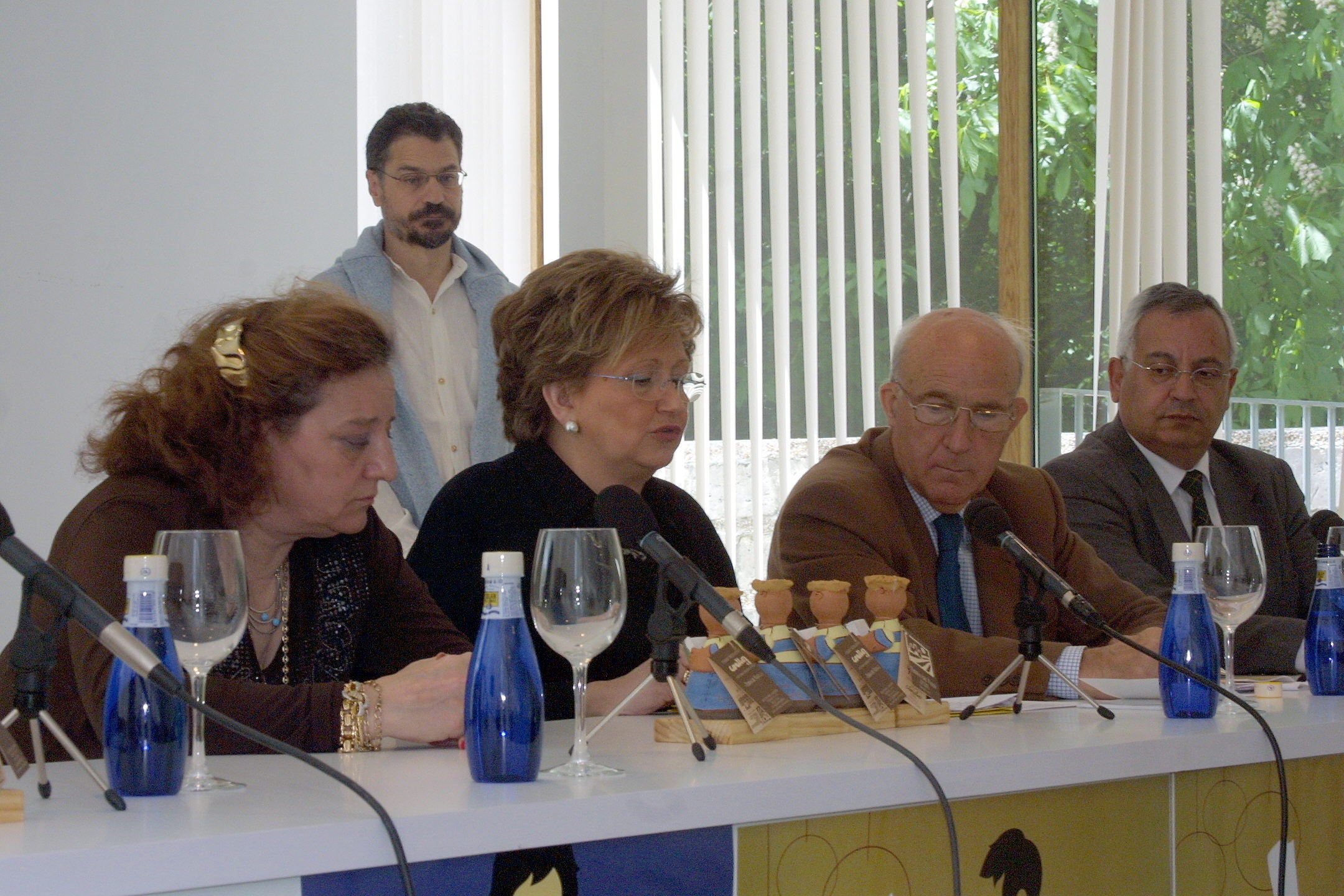 Maribel Rodicio junto a María Angeles Porres Ortún durante al entrega de los galardones del Premio Jeromín.