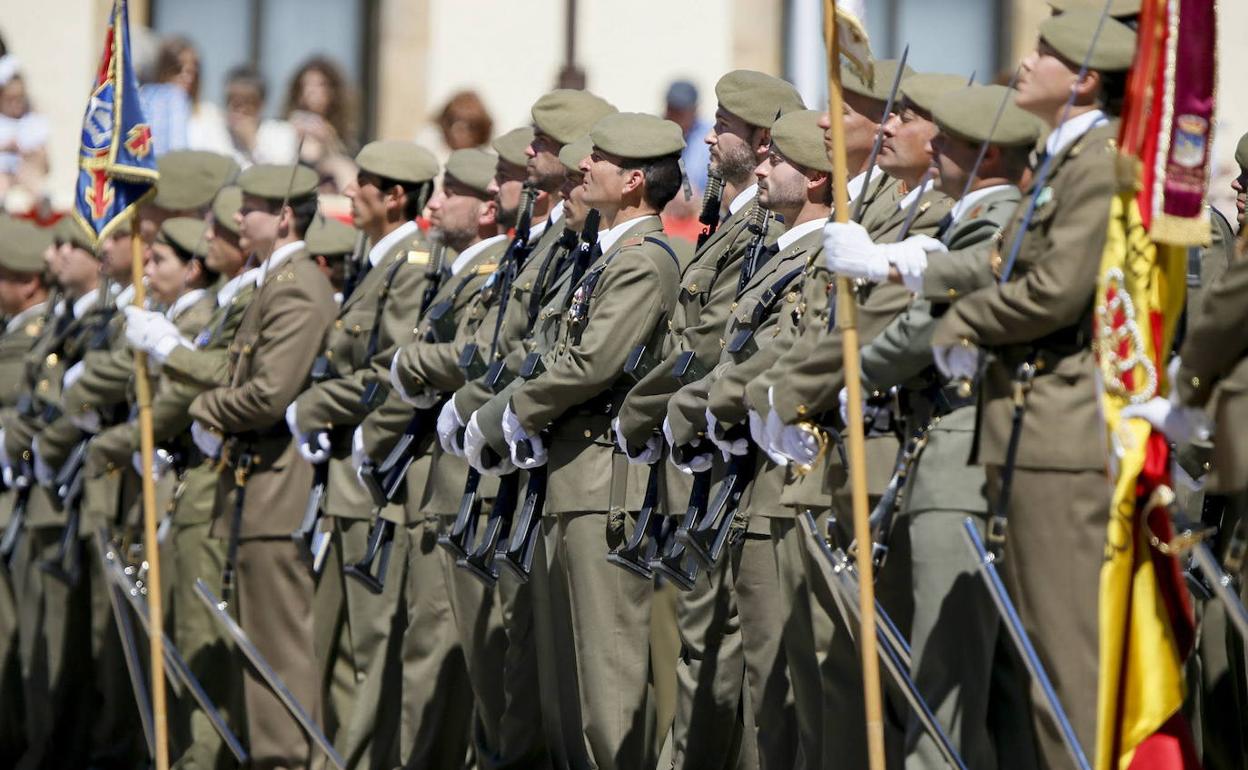 Los militares creen que la situación en Ucrania podría hacer que la sociedad se replantee la importancia de la defensa