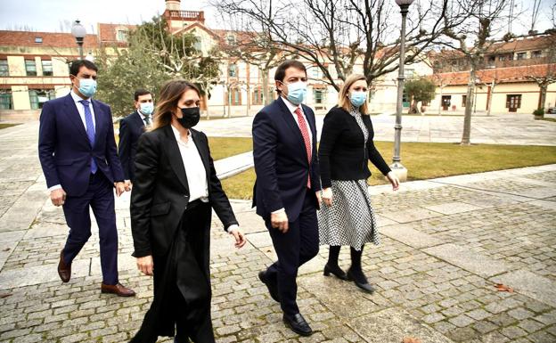 Cien días de Gobierno en funciones con poca actividad en la Junta y mucho ruido externo