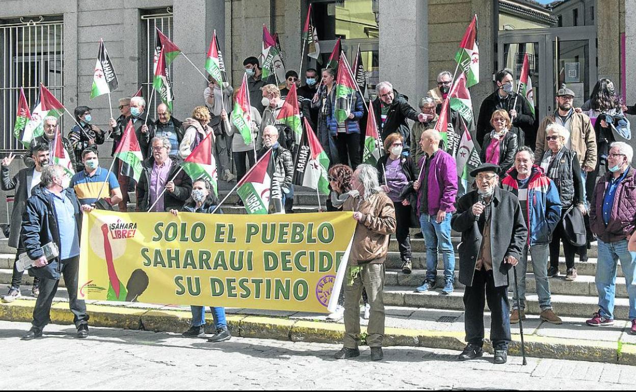 Protesta contra la postura del Gobierno de Sánchez sobre el Sáhara, ayer. 