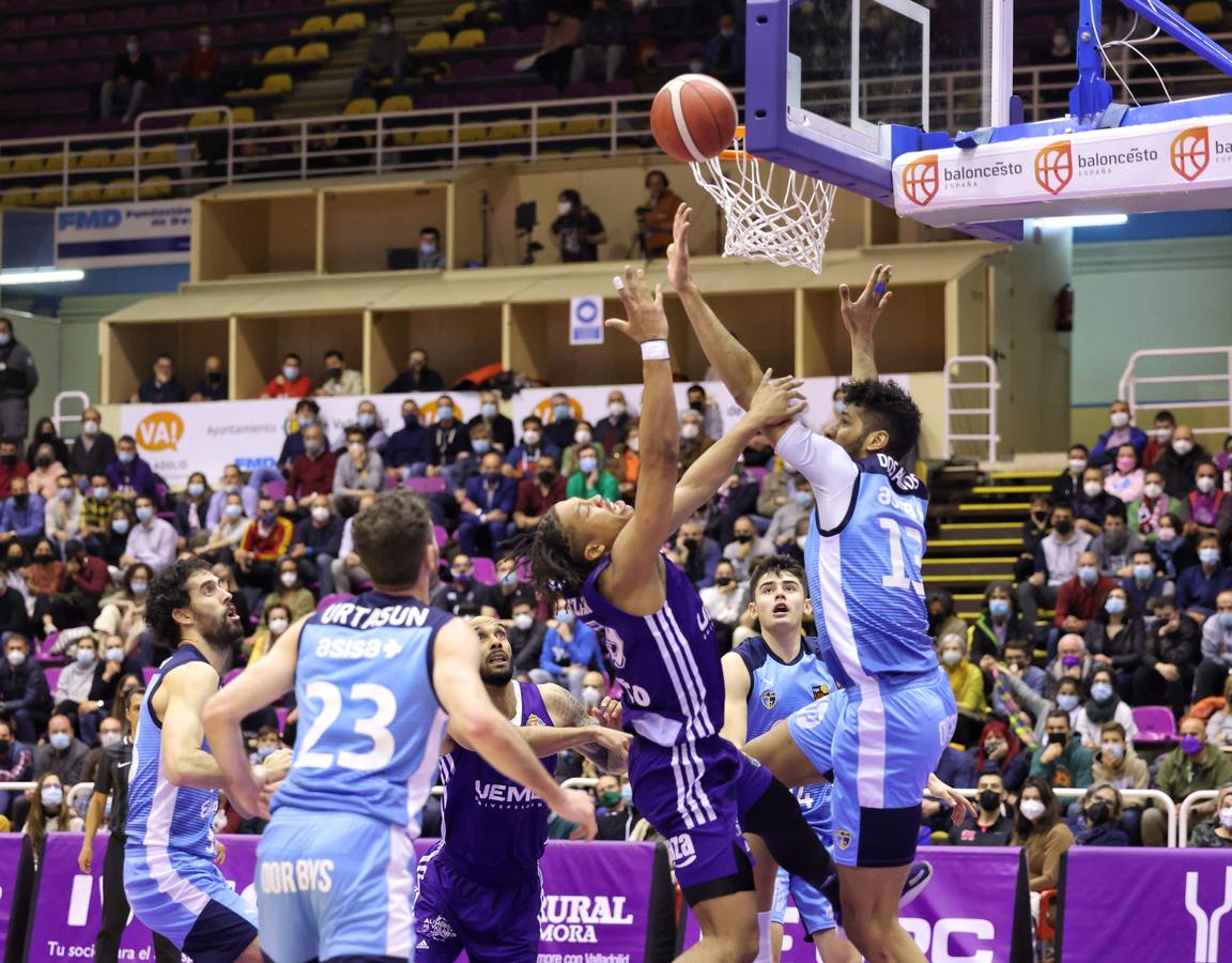 Fotos: Derrota del UEMC ante el Estudiantes (62-66)