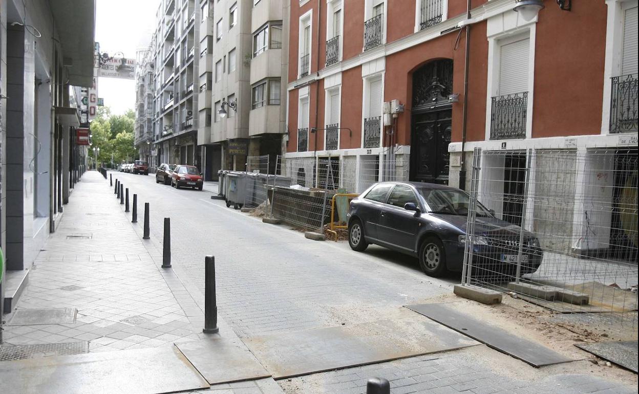 La calle Colmenares, en obras en una imagen de archivo. 