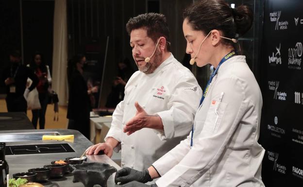 Imagen principal - Arriba, los cocineros Víctor Gutiérrez y Sara Martín Ferreres. Abajo, la repostera artesana Ángeles Leonardo de La Giralda de Castilla y el productor de quesos El Gran Cardenal, Víctor Martín. 