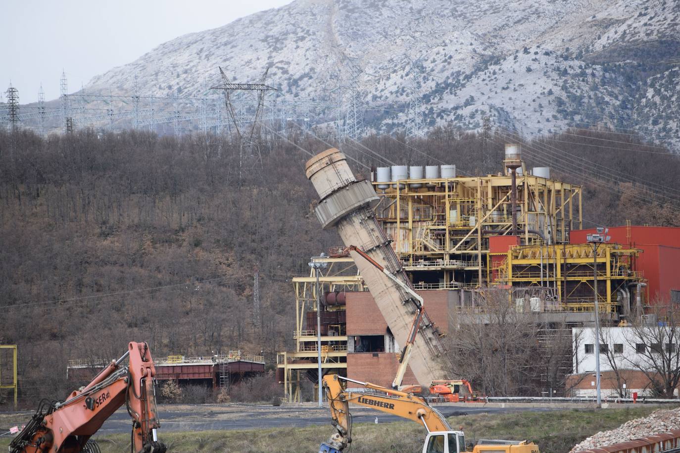 Fotos: La Térmica de Velilla del Río Carrión va desapareciendo poco a poco