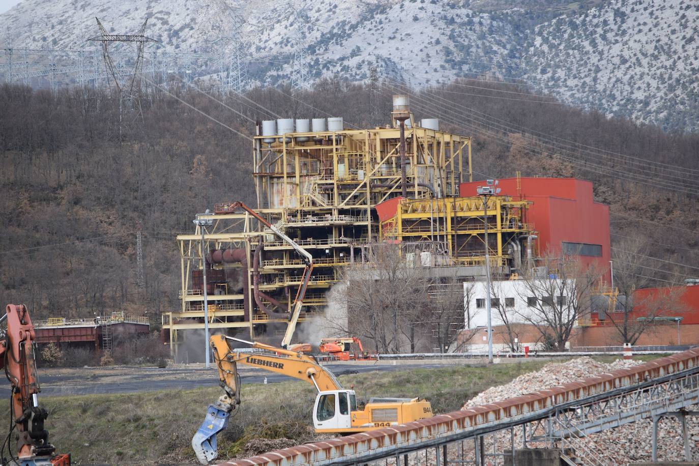 Fotos: La Térmica de Velilla del Río Carrión va desapareciendo poco a poco