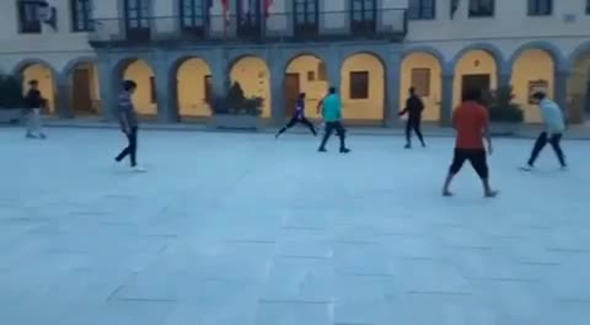 Tres muchachos segovianos se hacen virales en redes sociales tras un encuentro con Matheus Cunha en  Villacastín