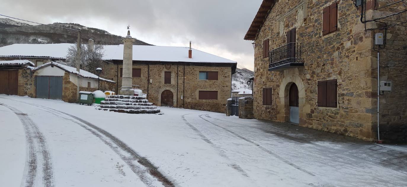 Fotos: La nieve cubre la Montaña Palentina en abril