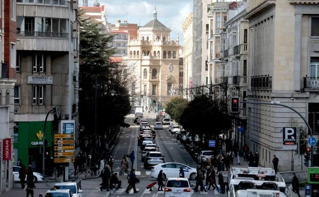 La calle Miguel Íscar ganará otro carril para evitar las retenciones a horas punta