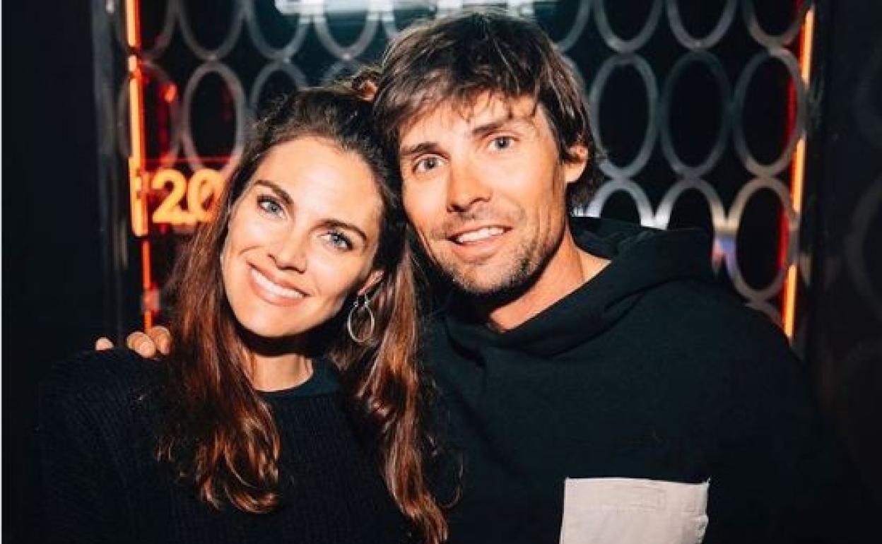 Amaia Salamanca presume de hermano en la fiesta de sus 36 años