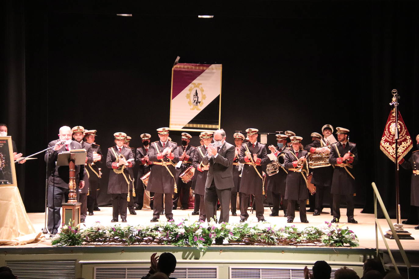 Fotos: Medina de Rioseco homenajea a los cofrades que cumplen más de 50 años en su hermandad