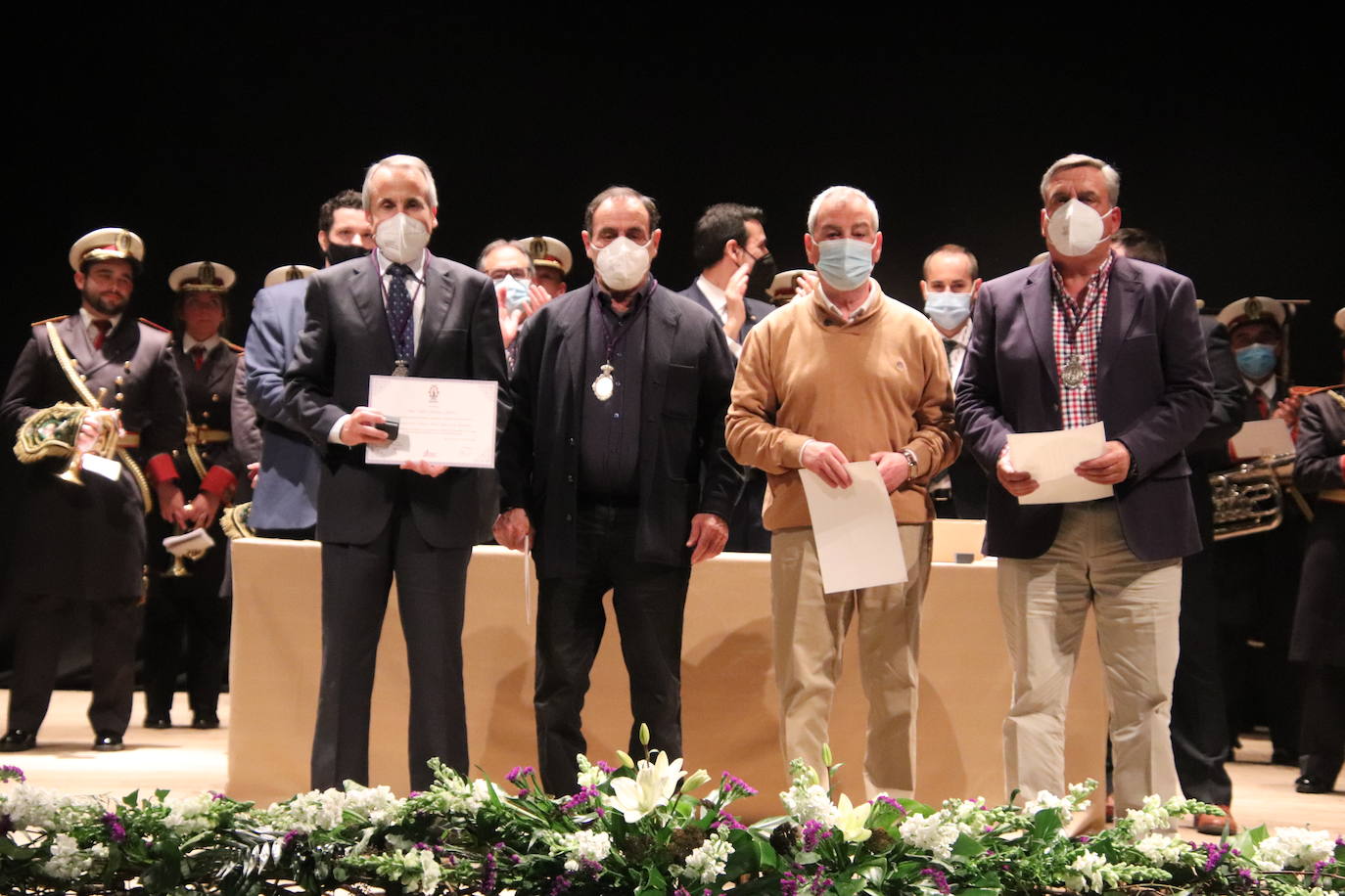 Fotos: Medina de Rioseco homenajea a los cofrades que cumplen más de 50 años en su hermandad