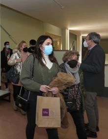 Imagen secundaria 2 - Jornada explicativa en el salón de actos del campus, en el edificio verde. A la derecha, El profesor José Luis Marcos da la bienvenida a los asistentes a la jornada. 