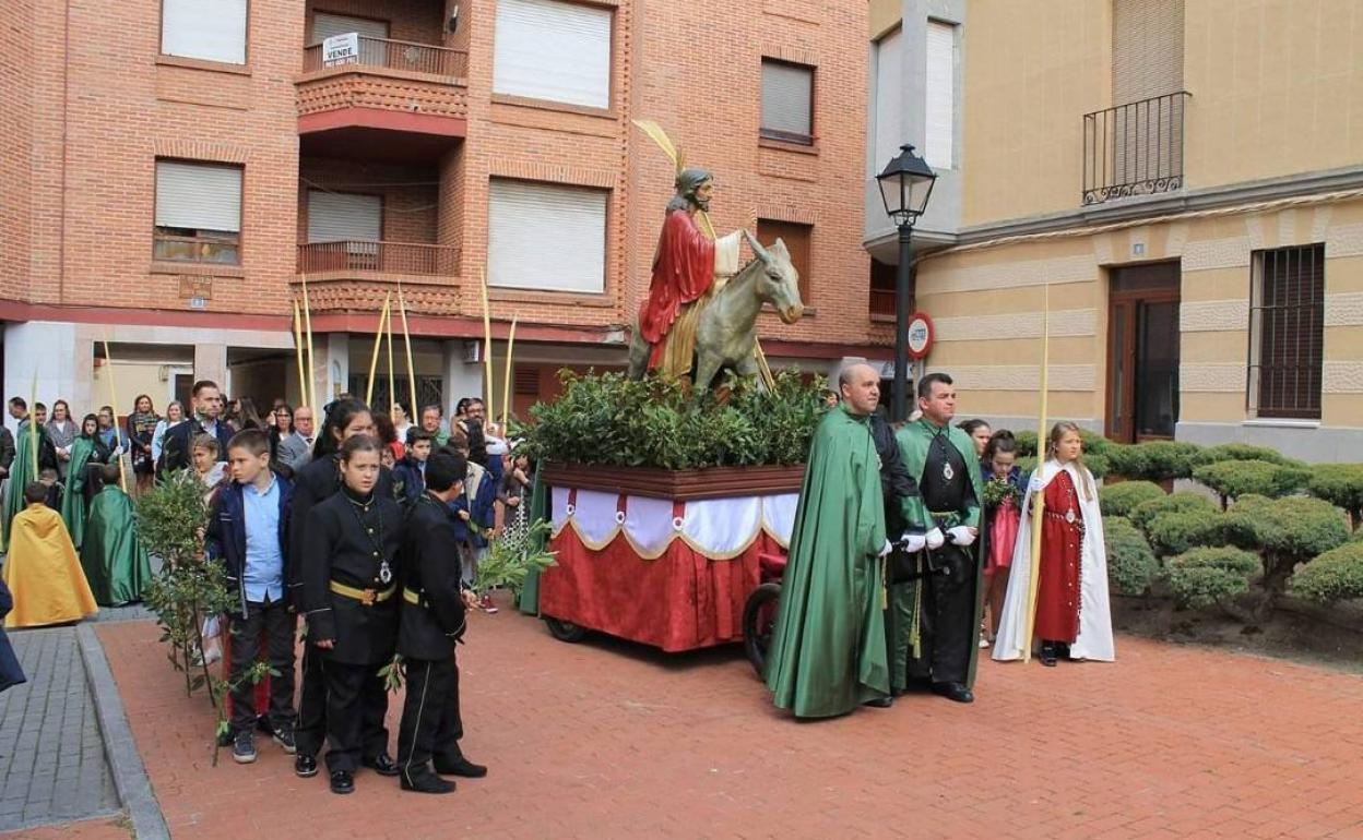 Procesión del Domingo de Ramos por las calles de Olmedo en 2019. 