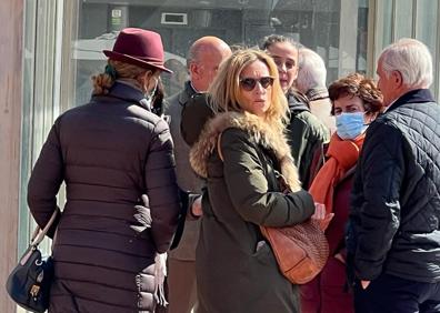 Imagen secundaria 1 - Victoria Federica y la infanta Elena toman café en la Plaza Mayor de Valladolid. 