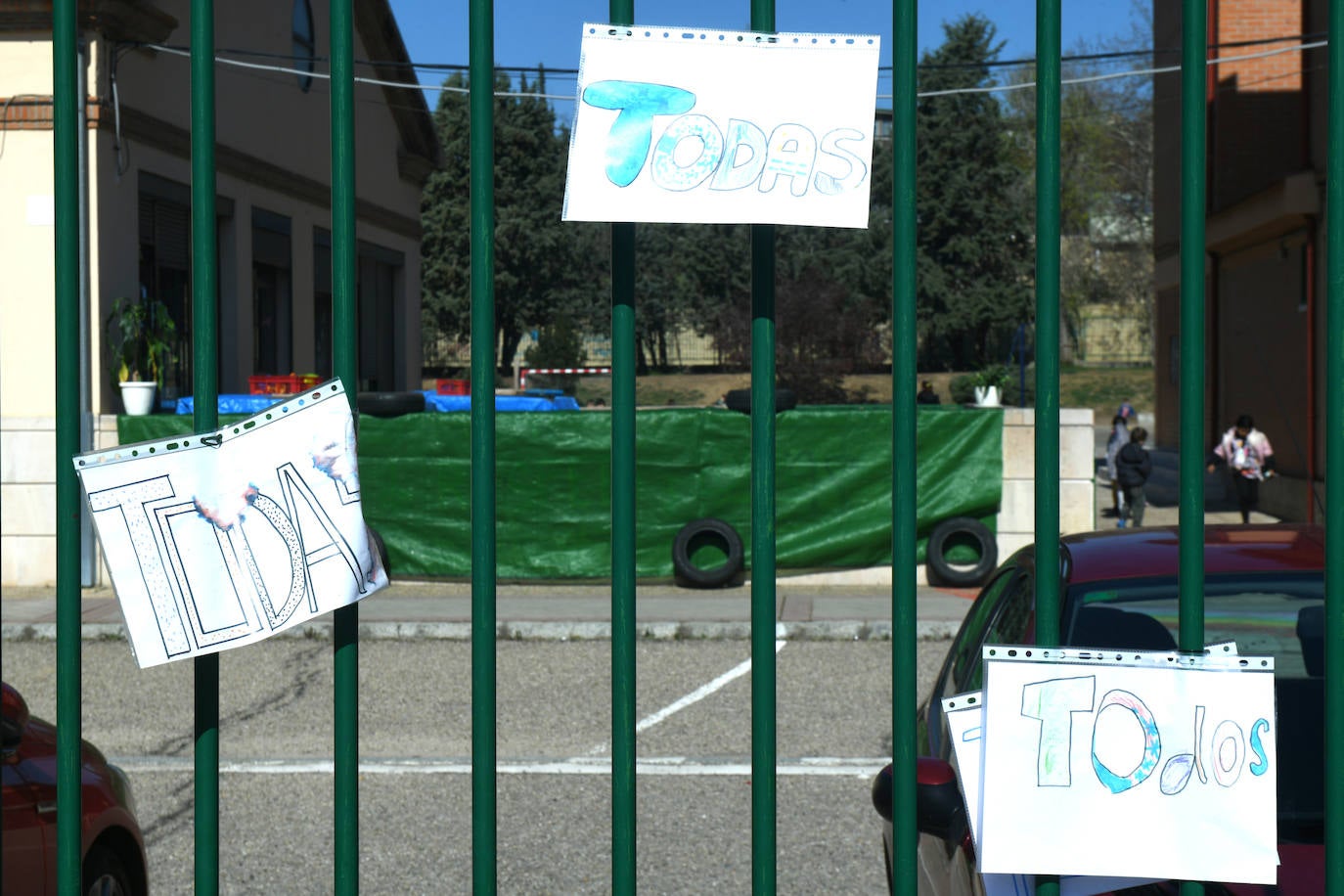 Fotos: Pintadas en el colegio Íñigo de Toro de Valladolid