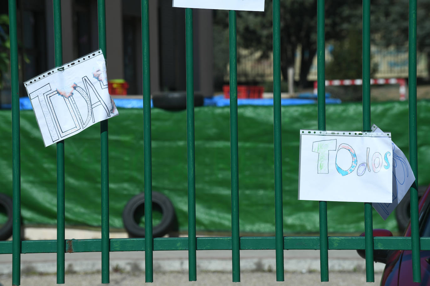 Fotos: Pintadas en el colegio Íñigo de Toro de Valladolid