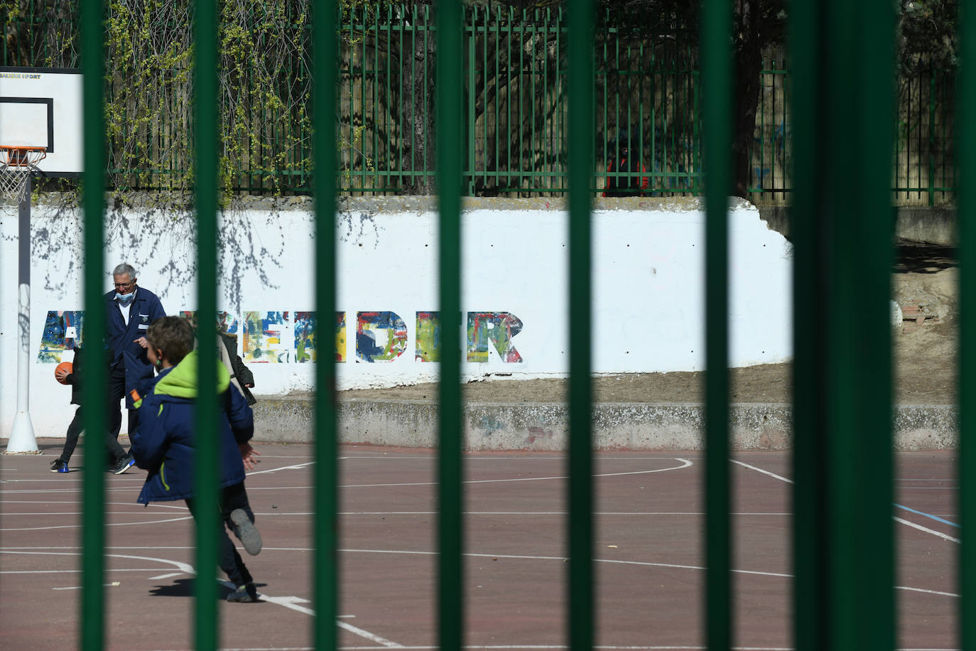 Fotos: Pintadas en el colegio Íñigo de Toro de Valladolid