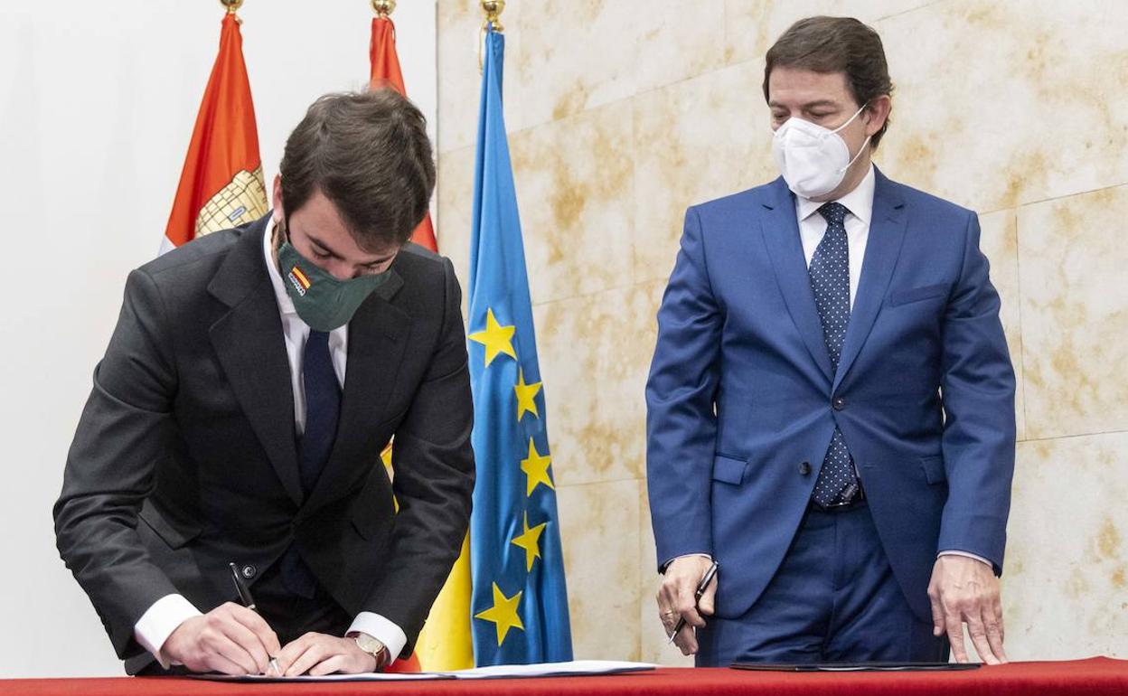 Castilla y León: Vox logra el compromiso de Mañueco para tramitar la Ley de Violencia Intrafamiliar antes de agosto