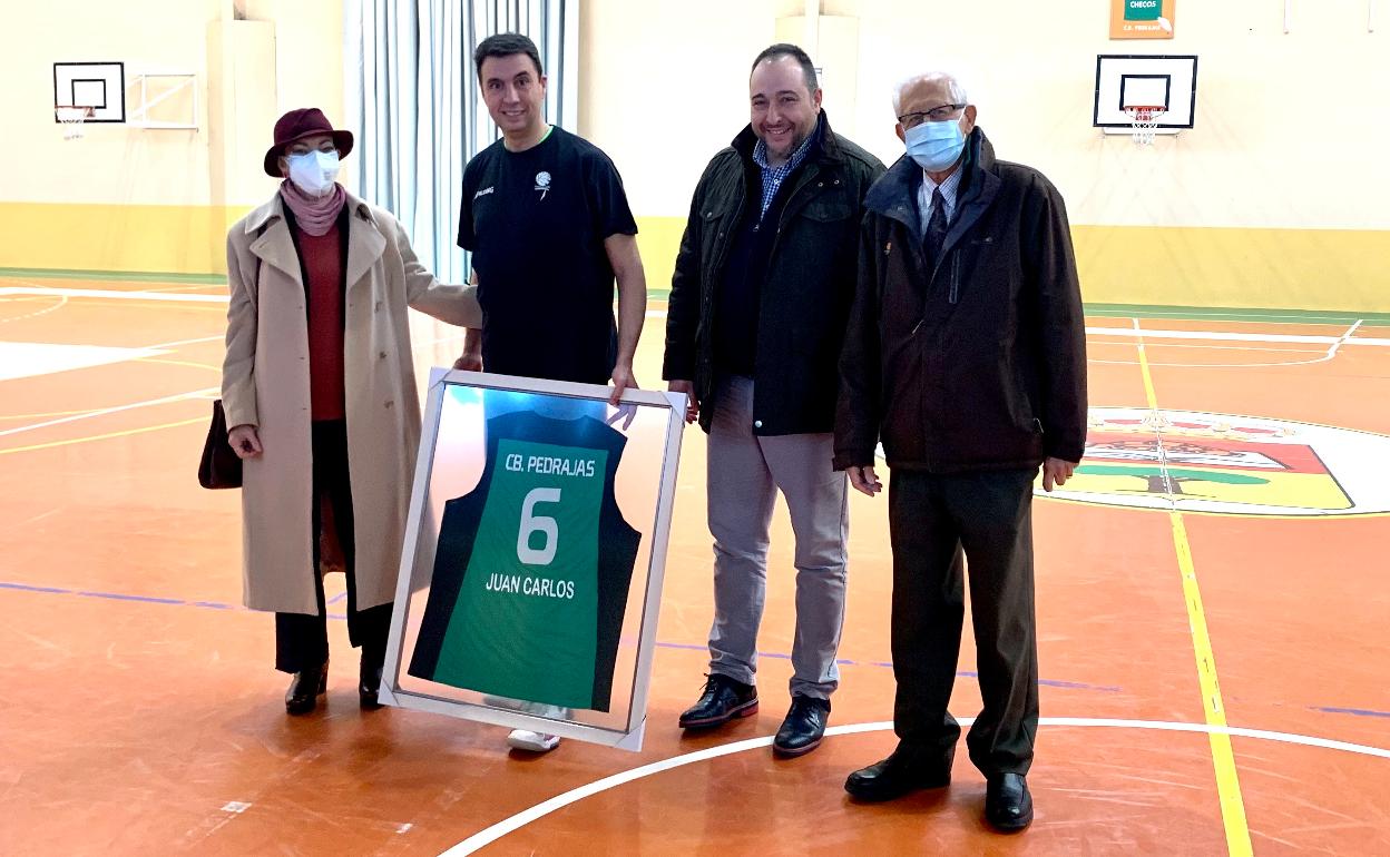 Baloncesto: El CB Pedrajas rinde homenaje a su jugador más veterano