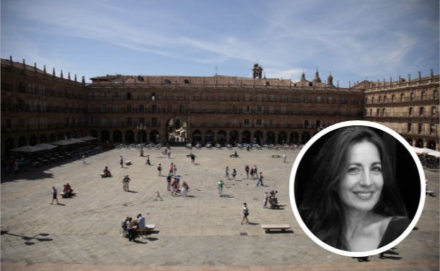 Mónica Velasco y la Plaza Mayor de Salamanca. 