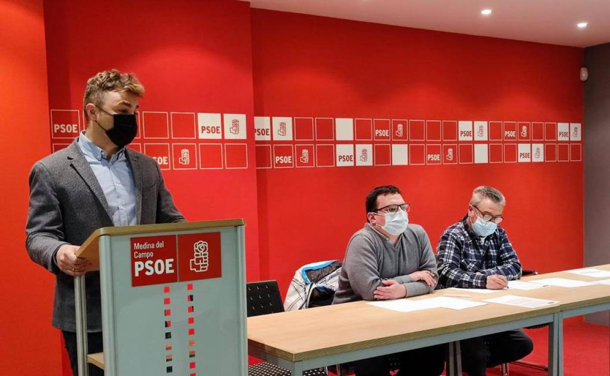 Luis Manuel Pascual, durante su intervención en la agrupación socialista de Medina del Campo. 