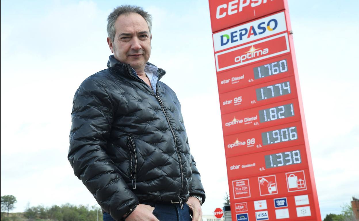 Leopoldo Herrero, en su estación de servicio de Valladolid.