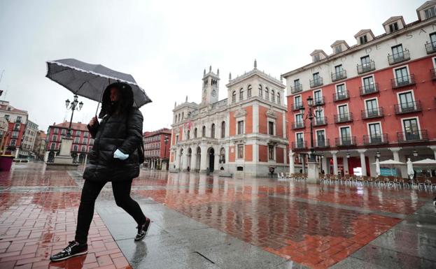 Día lluvioso del pasado marzo en Valladolid, un mes que trajo más precipitaciones de lo habitual. 