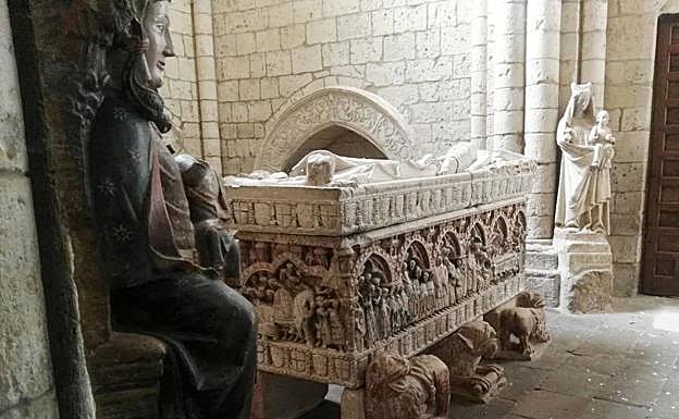 Imagen principal - Arriba, tumba templaria y Virgen Blanca, en Villalcázar de Sirga: Abajo, Iglesia de San Martin de Frómista y piraguas en el Canal de Castilla. 
