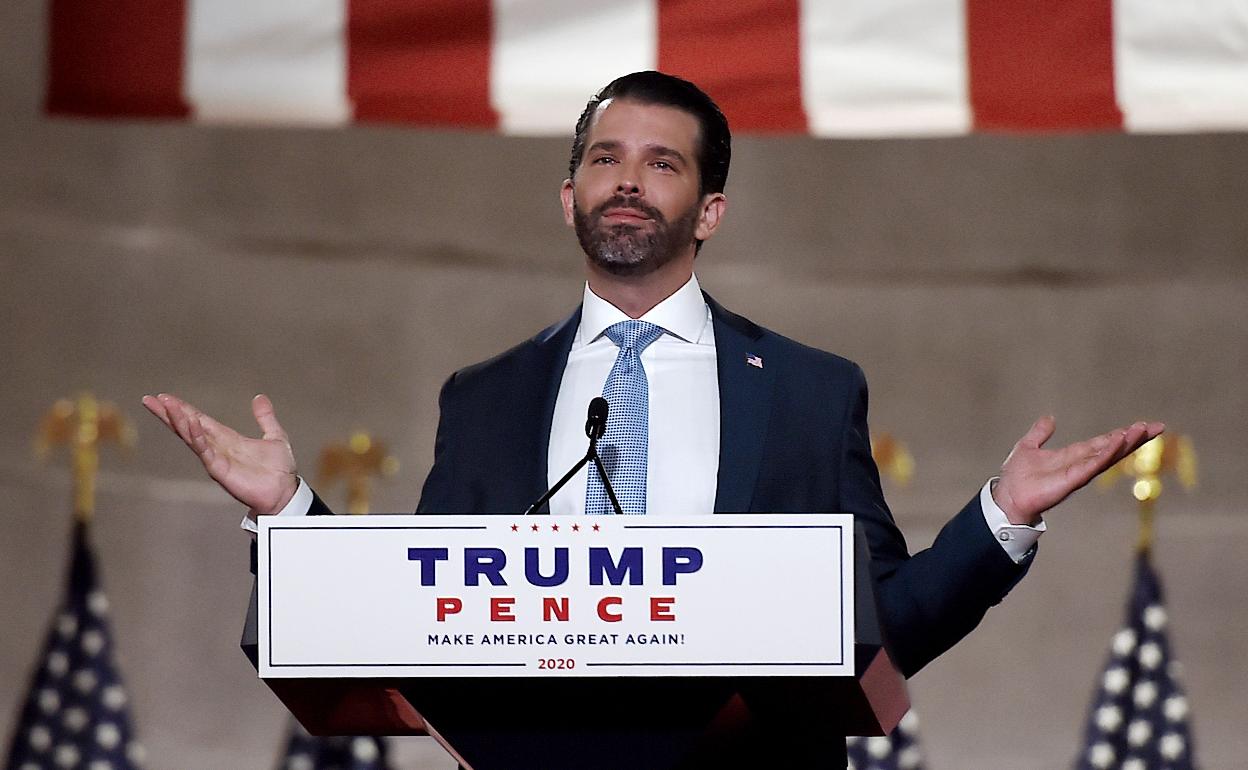 Donald Trump Jr. habla durante el primer día de la convención republicana en Washington en 2020.