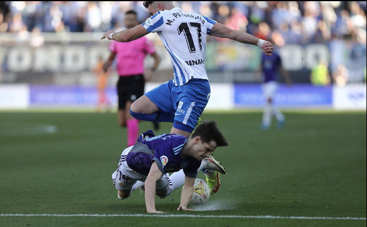 Toni Villa, atropellado por un rival del Málaga. 