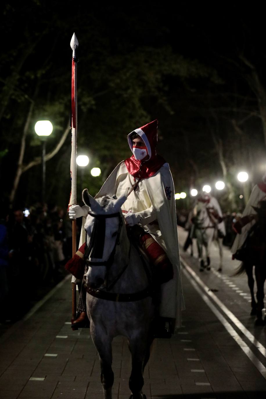 Algunos momentos de la procesión del Cristo de los Trabajos este Domingo de Ramos en Valladolid. 