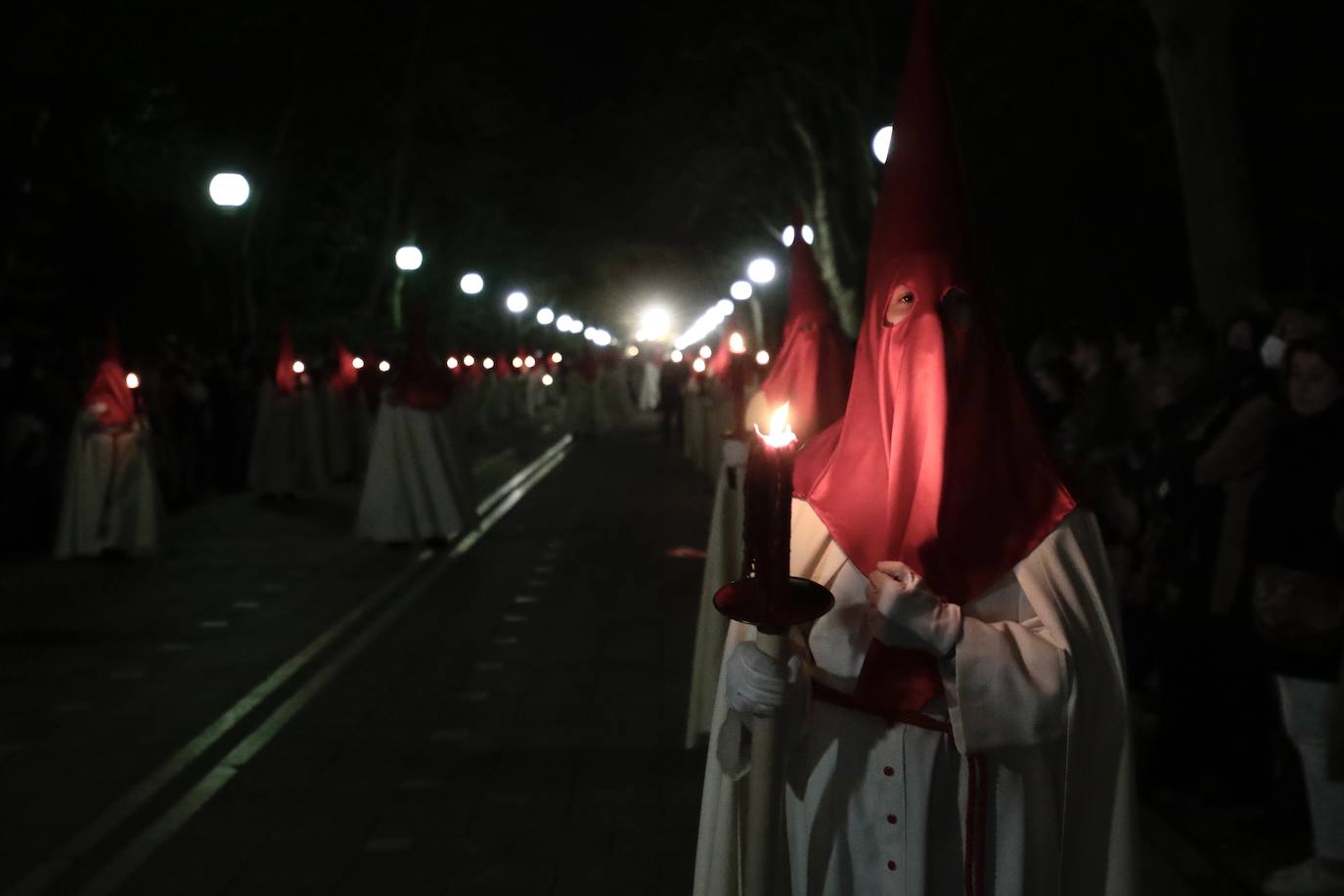 Algunos momentos de la procesión del Cristo de los Trabajos este Domingo de Ramos en Valladolid. 