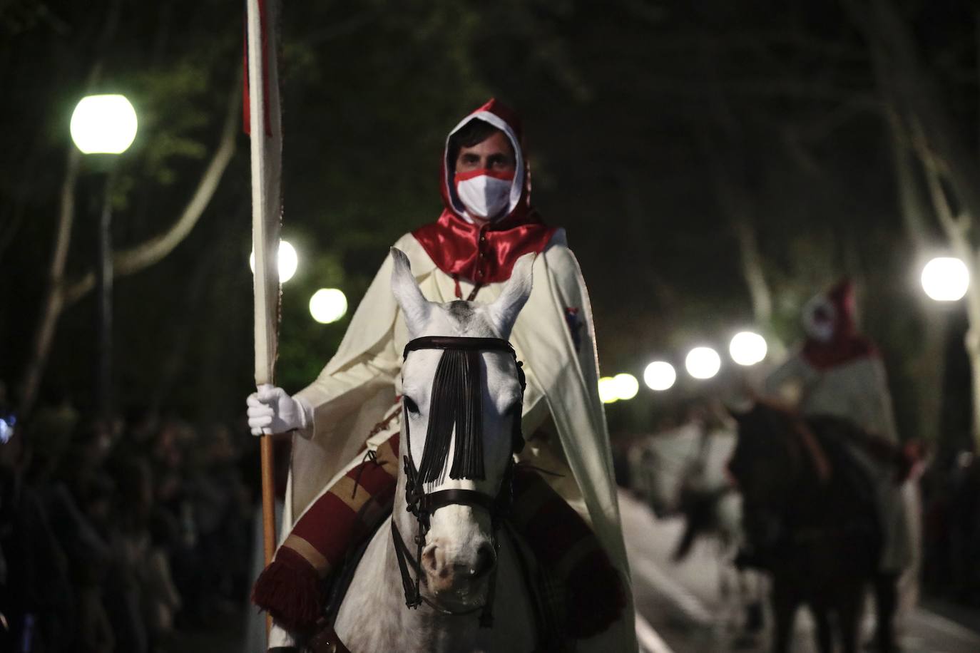 Algunos momentos de la procesión del Cristo de los Trabajos este Domingo de Ramos en Valladolid. 