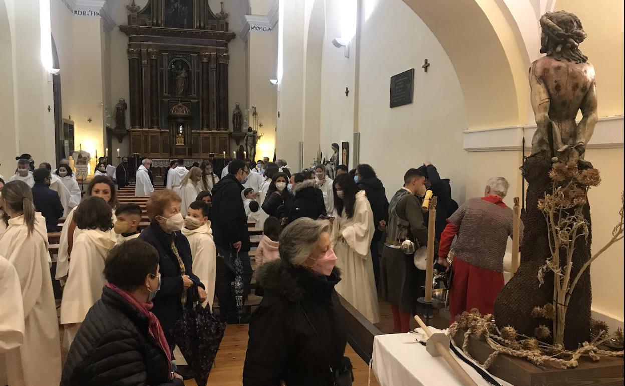 La talla de Cristo Preso no pudo procesionar por la lluvia.