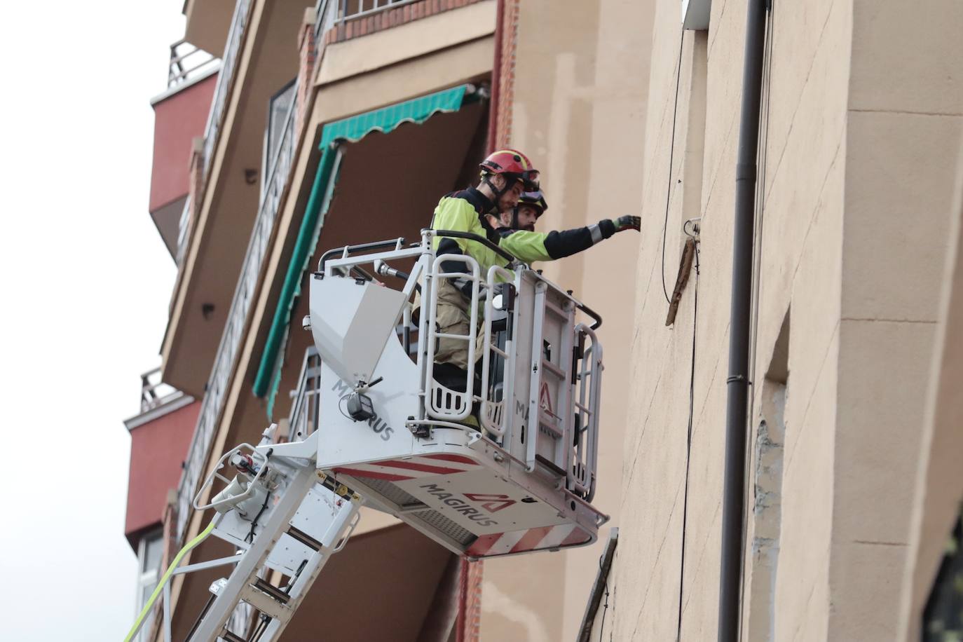 Fotos: Caída de cascotes en la calle Panaderos de Valladolid