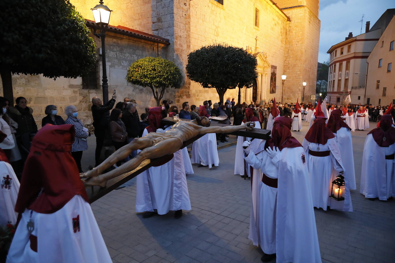 Fotos: Procesión del Cristo de la Buena Muerte en Peñafiel (2/4)