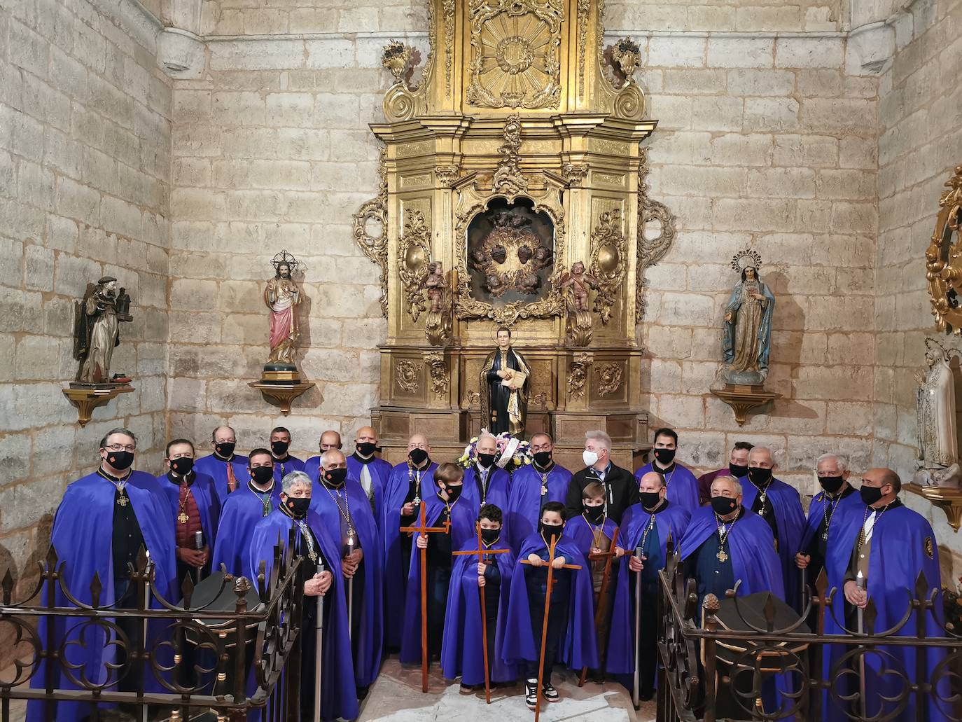 Fotos: Procesión de Lunes Santo en Torrelobatón en el interior de la iglesia (1/4)