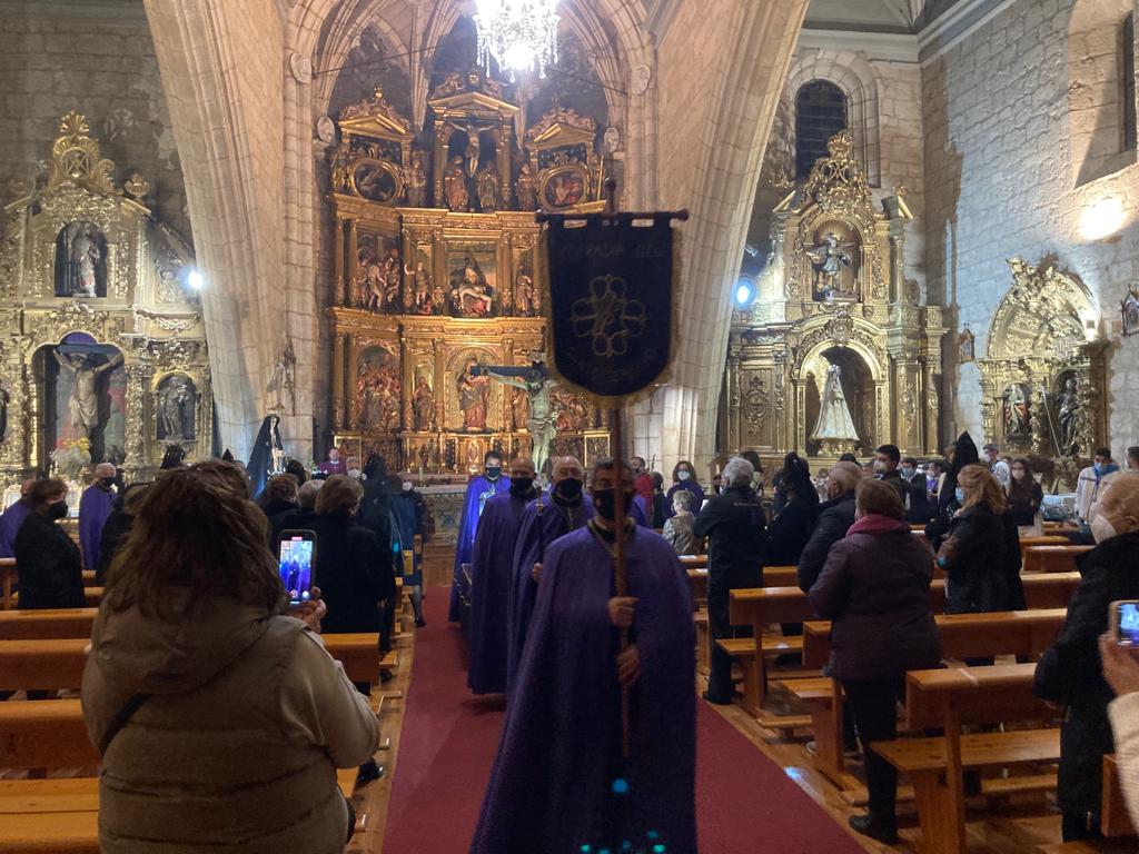 Fotos: Procesión de Lunes Santo en Torrelobatón en el interior de la iglesia (1/4)