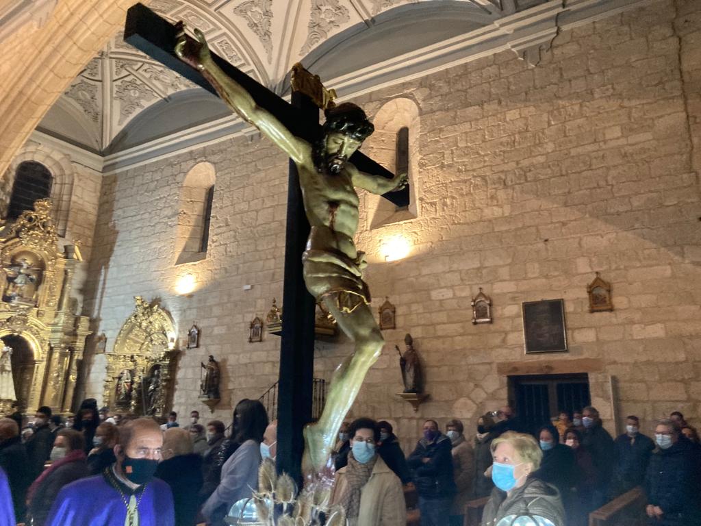 Fotos: Procesión de Lunes Santo en Torrelobatón en el interior de la iglesia (2/3)