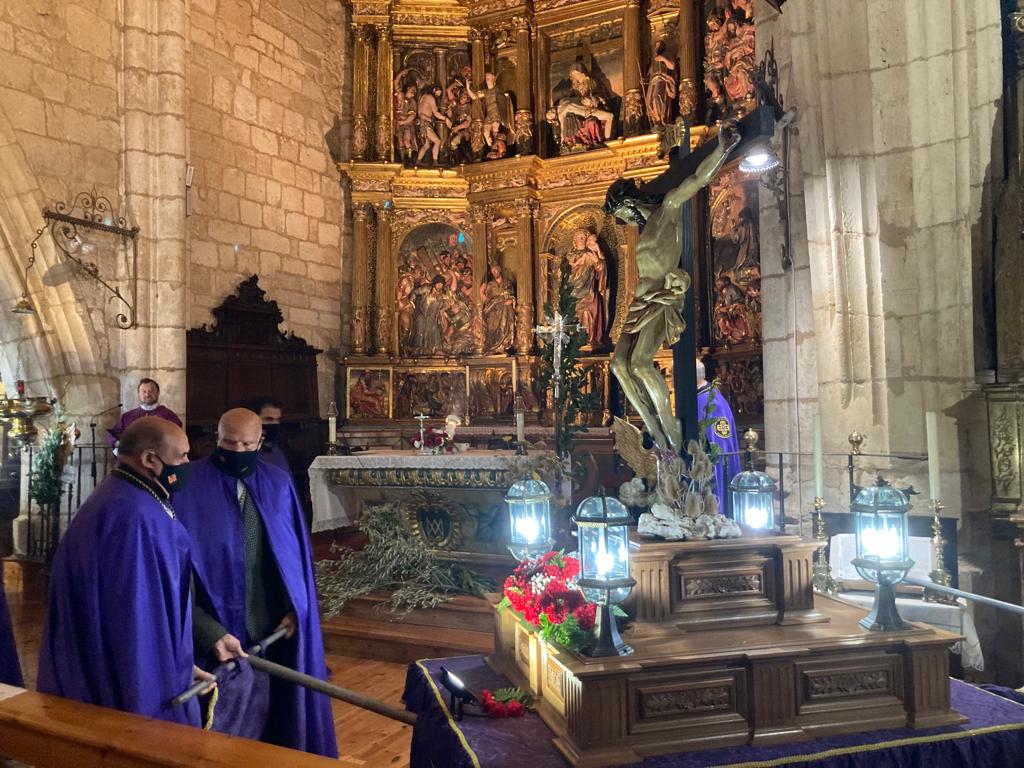 Fotos: Procesión de Lunes Santo en Torrelobatón en el interior de la iglesia (2/3)