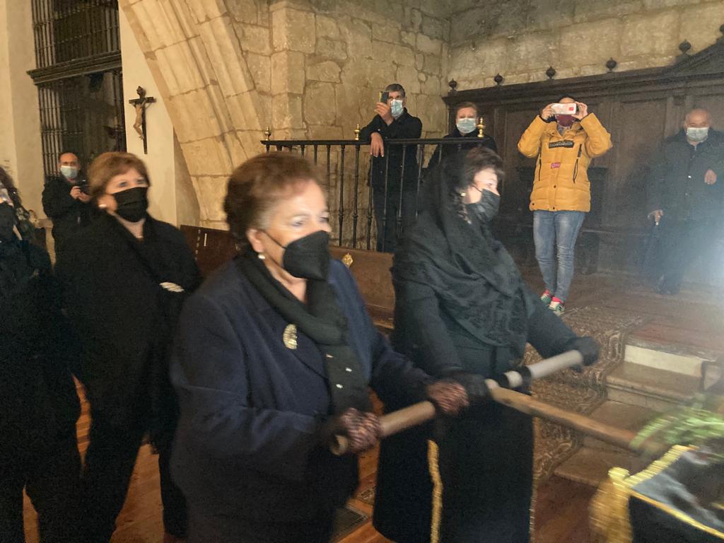 Fotos: Procesión de Lunes Santo en Torrelobatón en el interior de la iglesia (2/3)