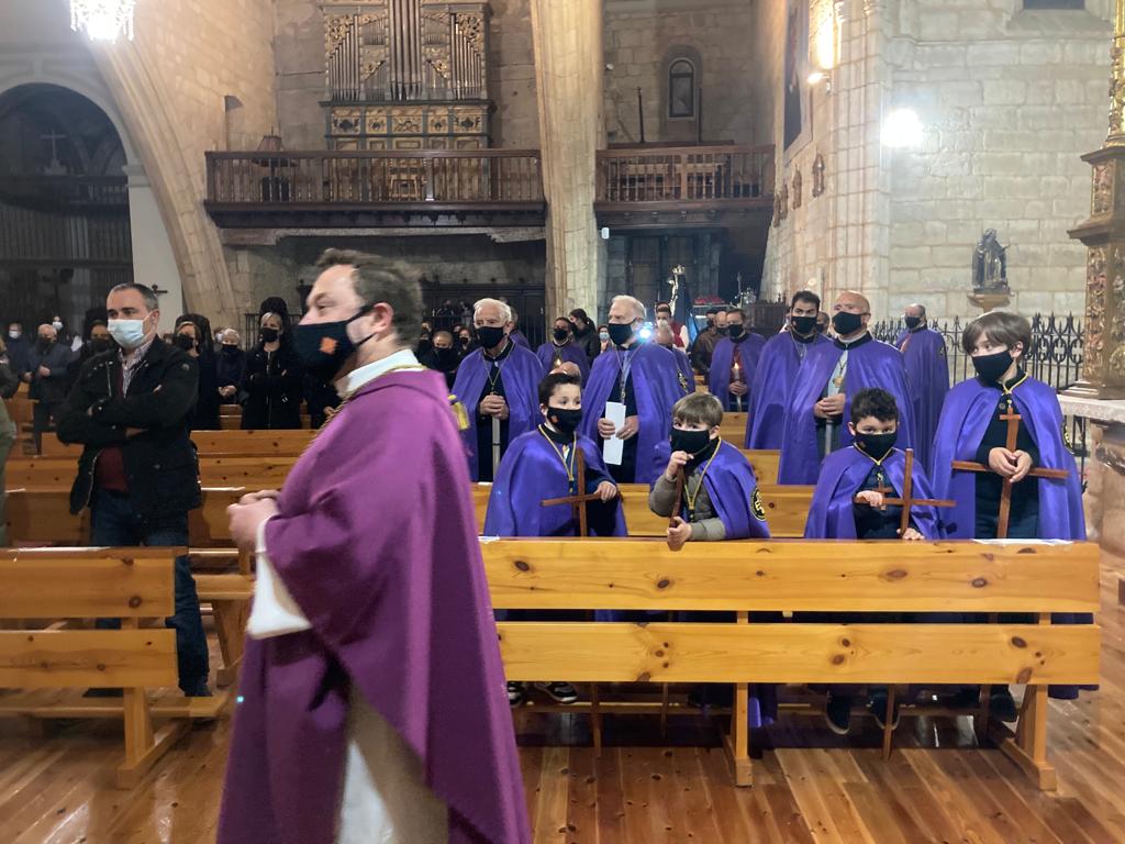 Fotos: Procesión de Lunes Santo en Torrelobatón en el interior de la iglesia (2/3)