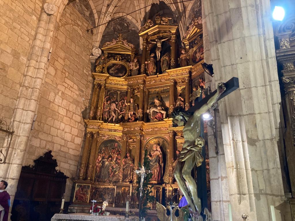 Fotos: Procesión de Lunes Santo en Torrelobatón en el interior de la iglesia (2/3)