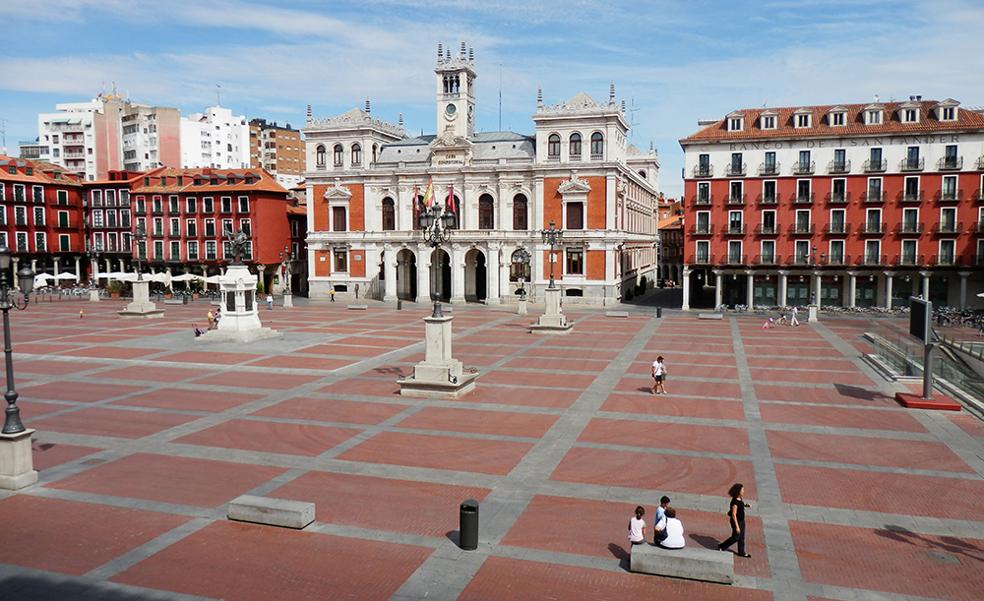 Por qué la Plaza Mayor de Valladolid es roja