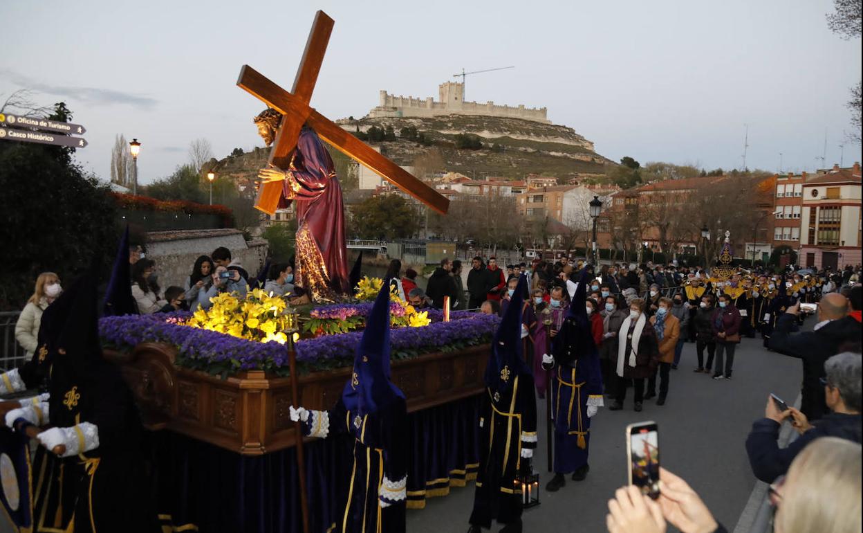 Vía crucis de la cofradía de Nuestro Padre Jesús Nazareno de Peñafiel.