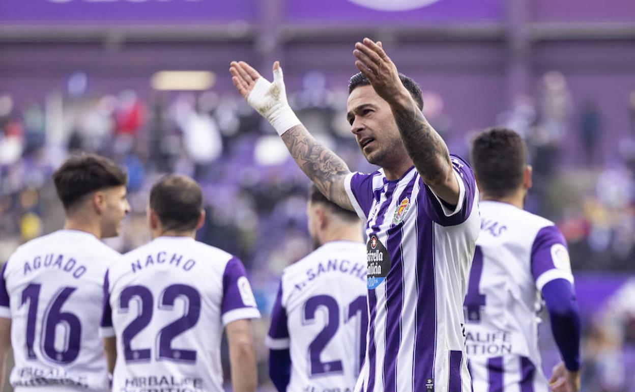 Sergio León celebra un gol para el Valladolid ante el Lugo. 