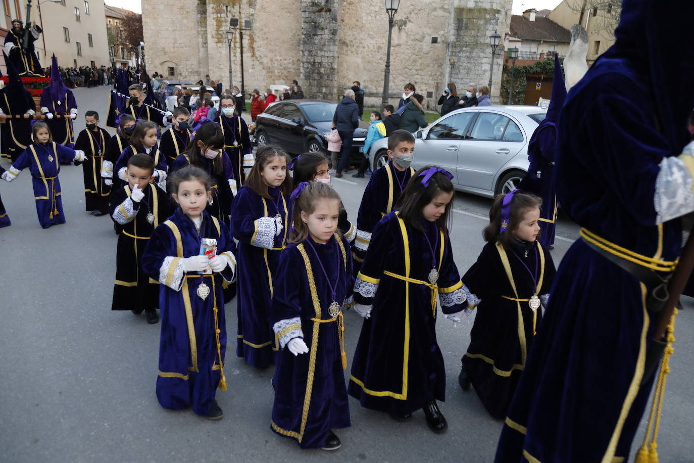 Fotos: Peñafiel se vuelca con la procesión de Nuestro Padre Jesús Nazareno
