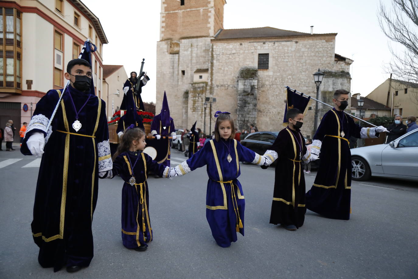 Fotos: Peñafiel se vuelca con la procesión de Nuestro Padre Jesús Nazareno